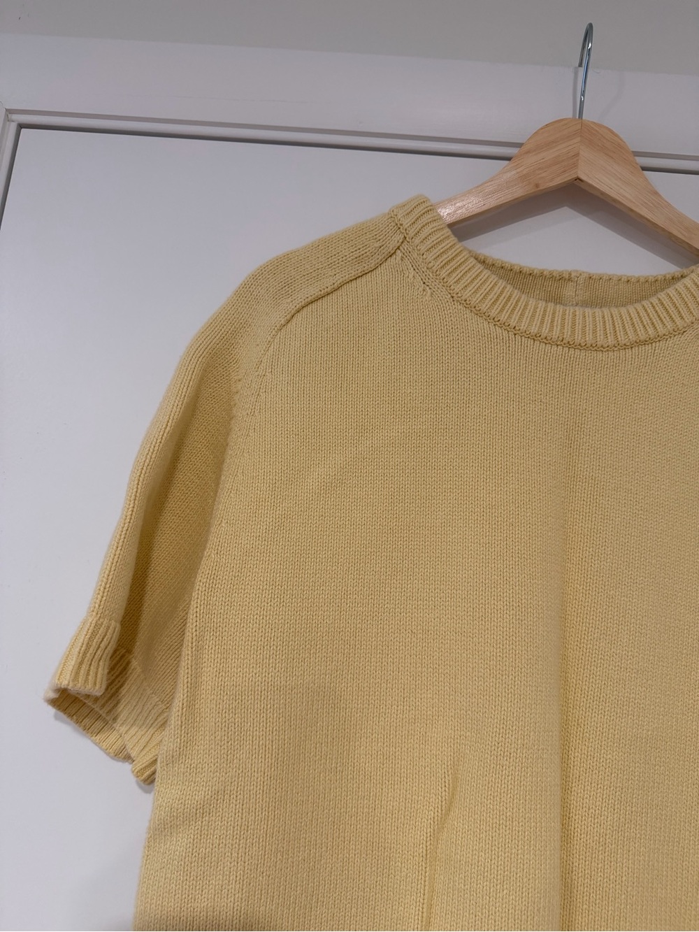 Abercrombie and Fitch • Yellow Knit Sweater - Picture 3 of 7
